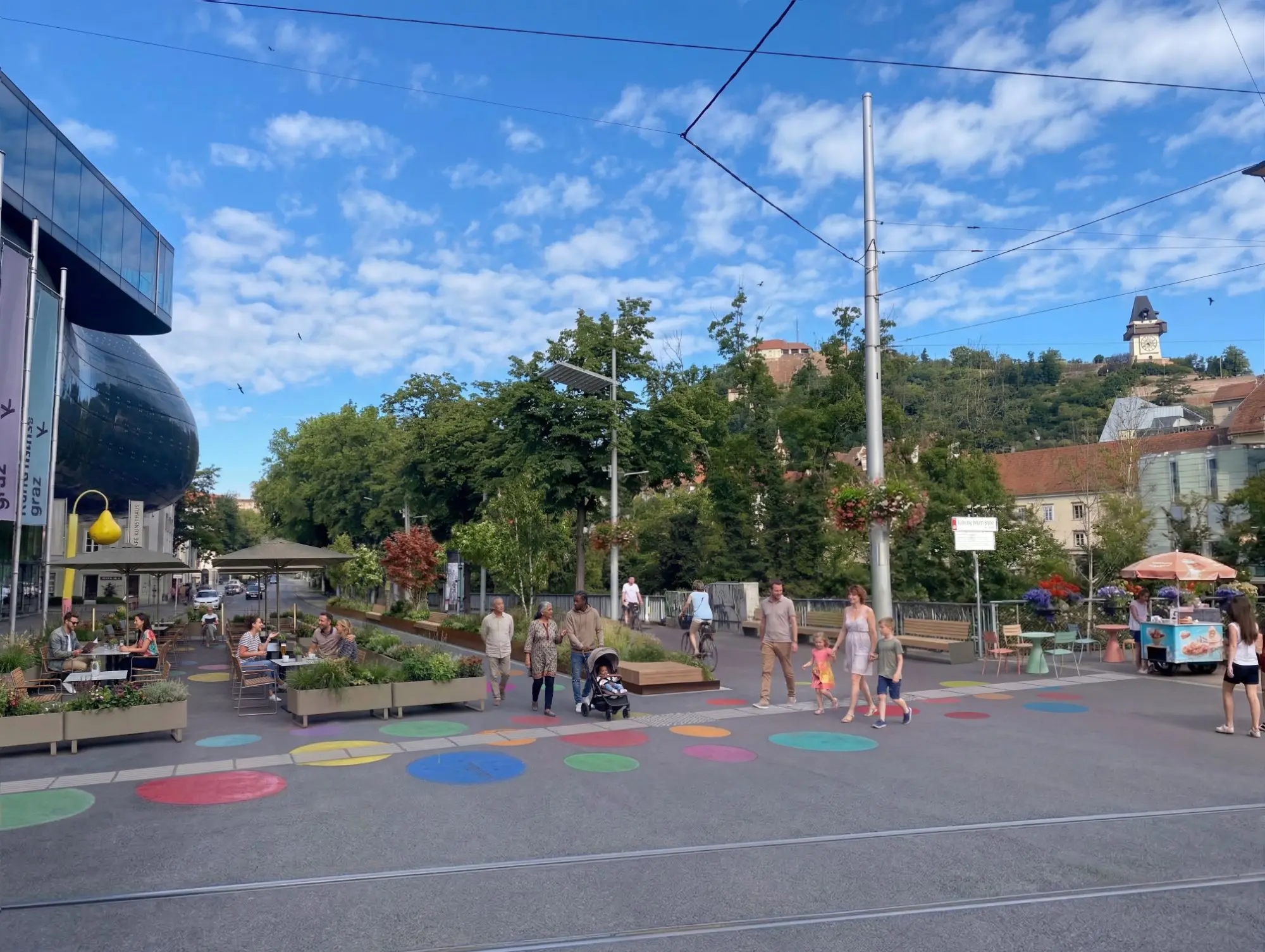 Keplerbrücke in Graz mit Busspur, Radweg und Schanigarten